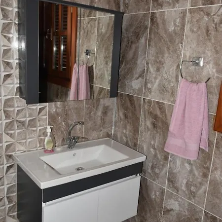 Kartapis Konak Huzurlu Ve Oezel Havuzlu